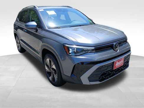 New 2025 Volkswagen Taos SE image 7