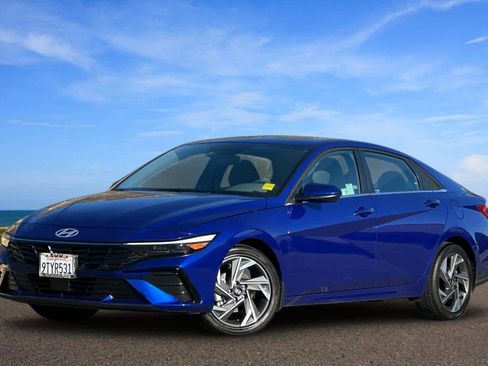 Used 2025 Hyundai Elantra SEL image 1