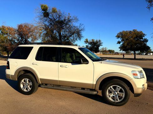 Used 2010 Ford Explorer XLT image 47