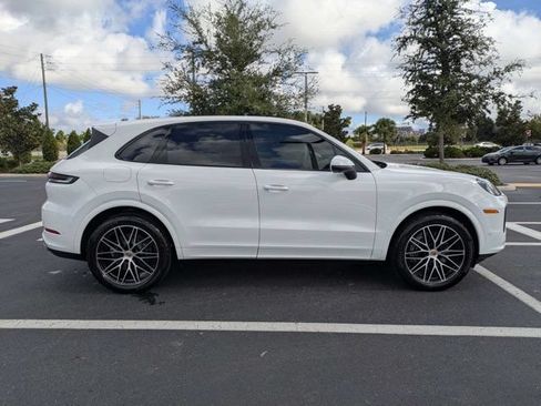 Used 2025 Porsche Cayenne AWD/4WD image 2