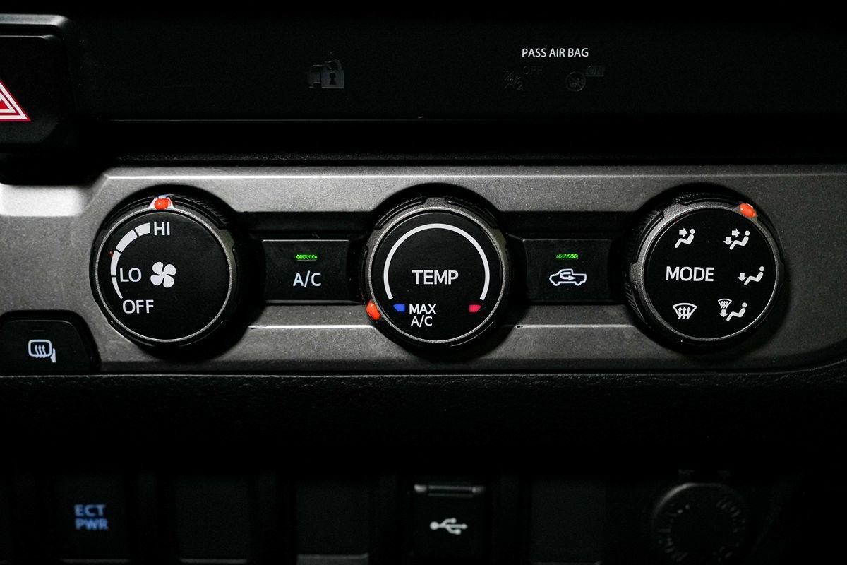 Used 2022 Toyota Tacoma SR RWD image 18