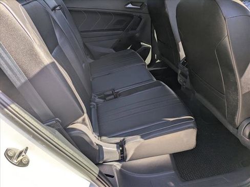 Used 2022 Volkswagen Tiguan SE R-Line image 16