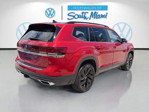 Used 2024 Volkswagen Atlas SE w/ Panoramic Sunroof Package FWD image 7