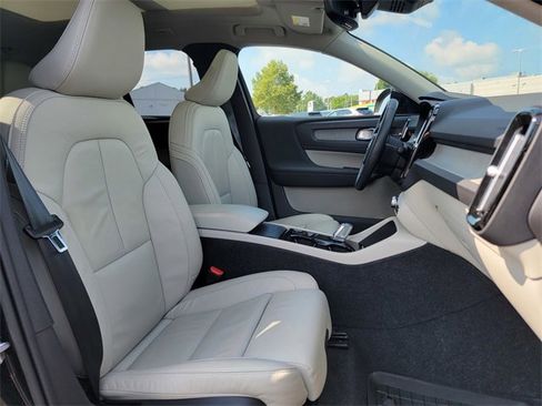Used 2023 Volvo XC40 B5 Ultimate w/ Protection Package Premier image 24