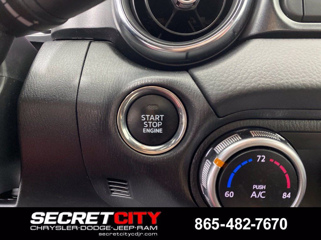 Used 2019 FIAT 124 Spider Abarth w/ Navigation & Sound Group RWD image 18