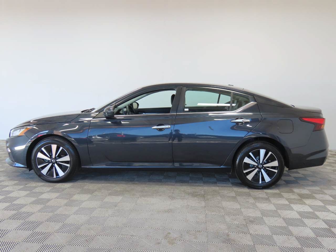 Used 2022 Nissan Altima 2.5 SV FWD image 5