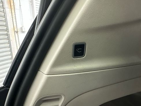 Used 2024 Chrysler Voyager LX image 21