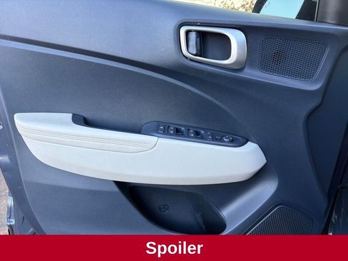 Used 2022 Hyundai Venue Limited image 12