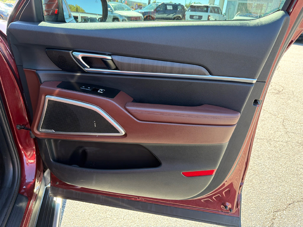 Used 2024 Kia Telluride EX w/ EX Captain's Chair Package AWD/4WD image 14