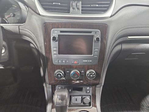 Used 2015 Chevrolet Traverse LT w/ Style and Technology Package FWD image 19