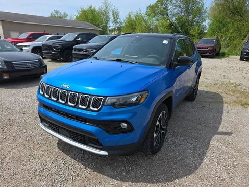 Used 2023 Jeep Compass Limited AWD/4WD image 2