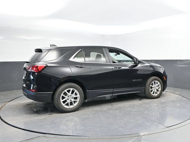 Used 2024 Chevrolet Equinox LT AWD/4WD image 2