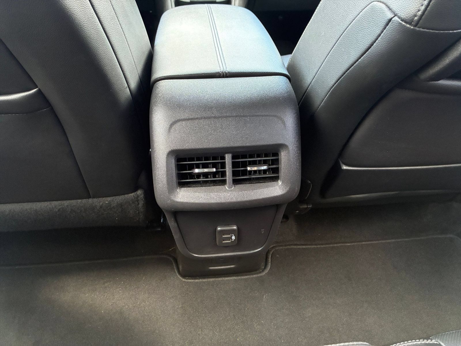 Used 2024 GMC Terrain SLT AWD/4WD image 24