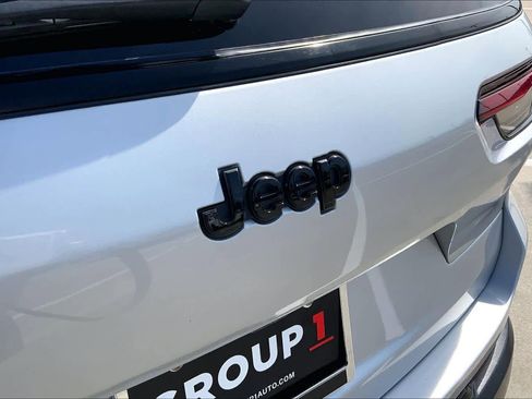 Used 2023 Jeep Grand Cherokee L Laredo image 31
