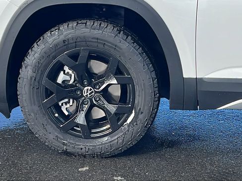 New 2026 Volkswagen Atlas Peak Edition image 9