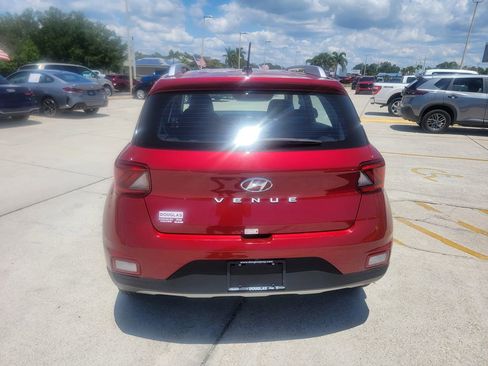 Used 2025 Hyundai Venue SEL FWD image 3