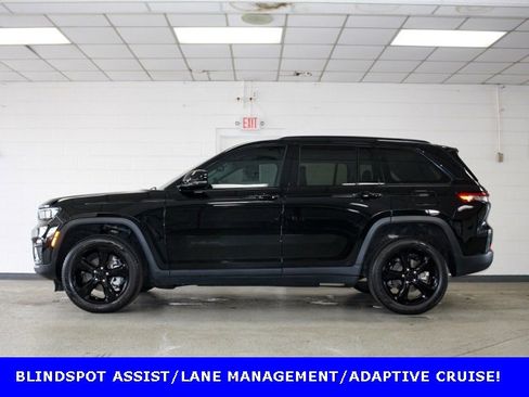 Used 2023 Jeep Grand Cherokee Limited w/ Black Appearance Package image 3