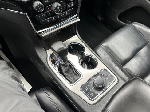 Used 2019 Jeep Grand Cherokee Limited image 32