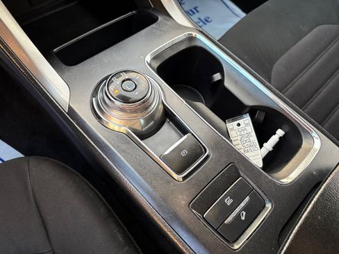 Used 2020 Ford Fusion SE image 31