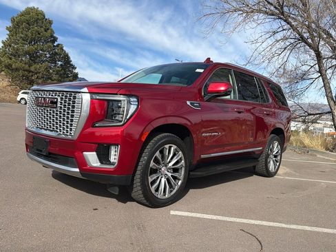 Used 2021 GMC Yukon Denali w/ Advanced Technology Package image 3