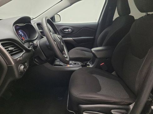 Used 2019 Jeep Cherokee Latitude w/ Popular Appearance Group FWD image 17