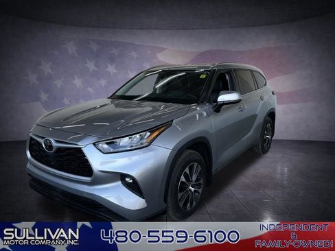 Used 2020 Toyota Highlander XLE image 1