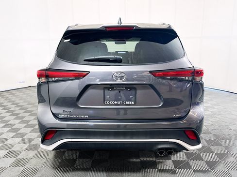 Used 2023 Toyota Highlander XSE FWD image 4