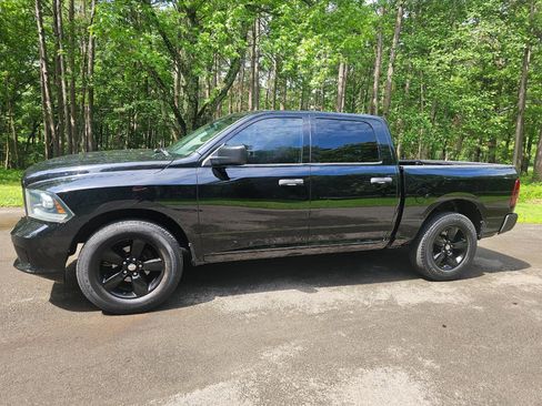 Used 2014 RAM 1500 Express w/ Black Ram 1500 Express Group AWD/4WD image 11