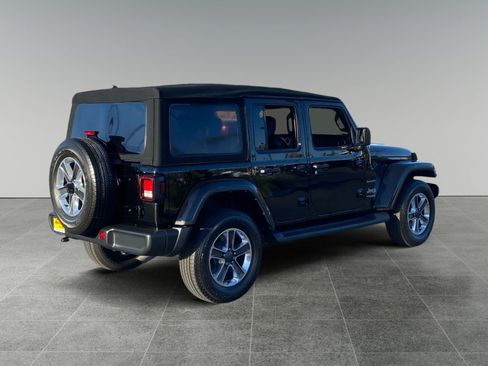 Used 2022 Jeep Wrangler Unlimited Sahara AWD/4WD image 5