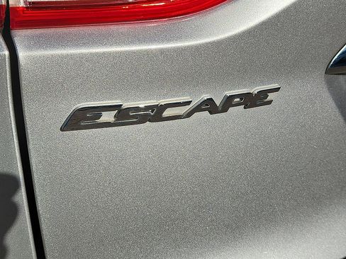 Used 2015 Ford Escape Titanium image 9