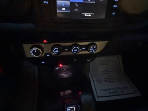 Used 2016 Toyota Tacoma SR AWD/4WD image 14