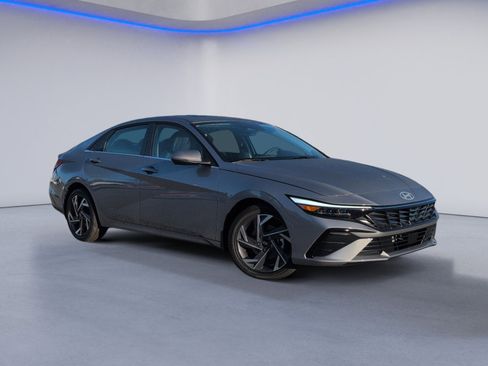 New 2025 Hyundai Elantra Limited FWD image 1