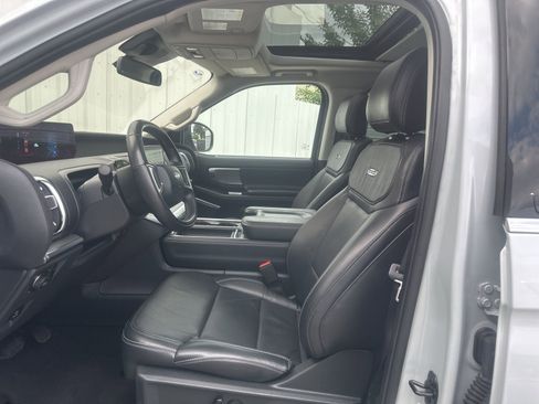 Used 2025 Ford Expedition Platinum AWD/4WD image 10