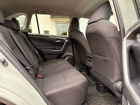 Used 2022 Toyota RAV4 XLE AWD/4WD image 10
