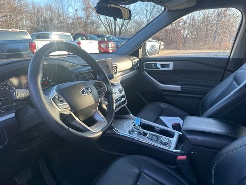 Used 2022 Ford Explorer XLT w/ Equipment Group 202A image 17