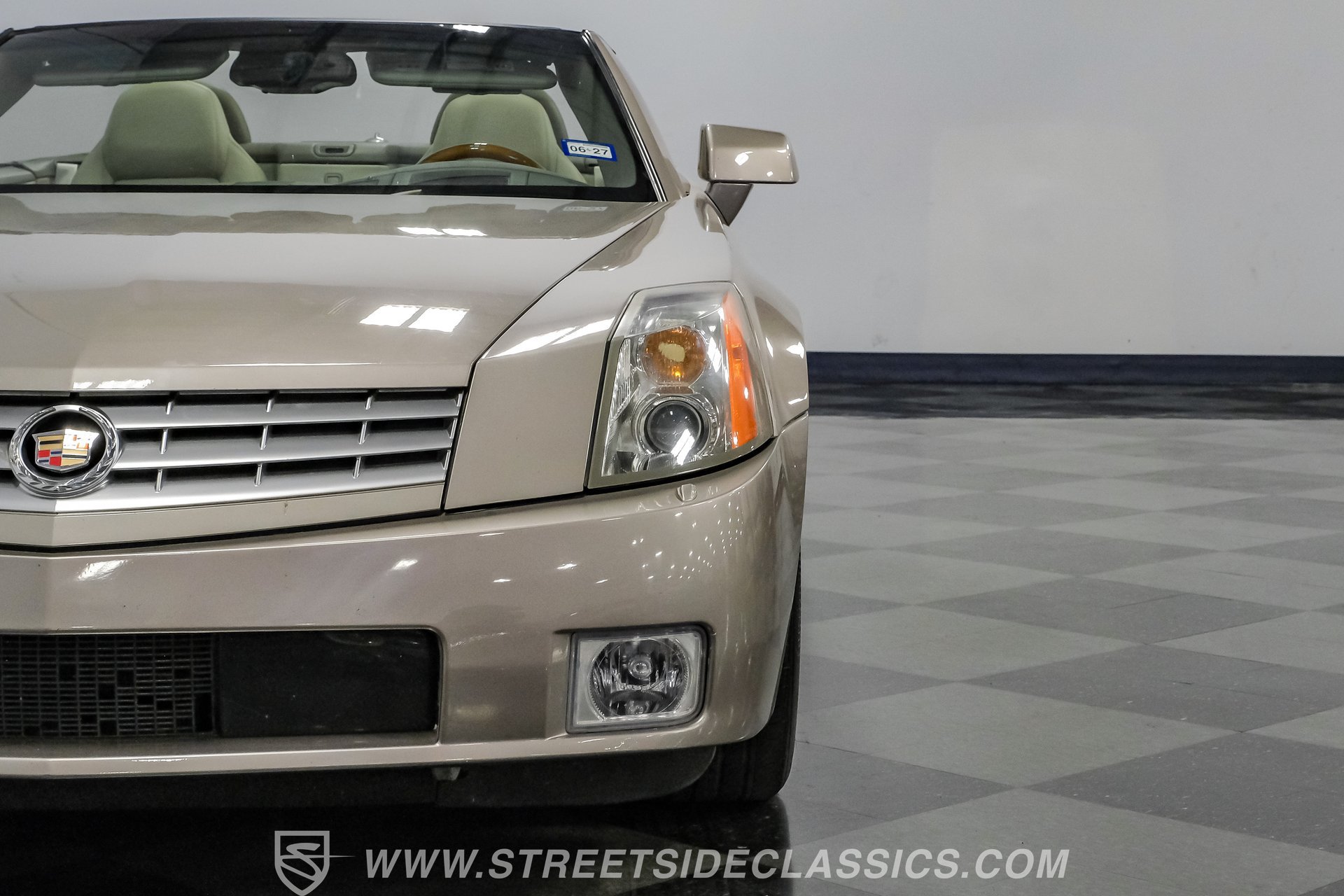 Used 2005 Cadillac XLR RWD image 20
