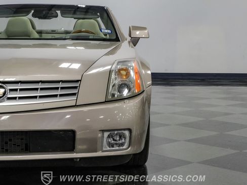 Used 2005 Cadillac XLR RWD image 20