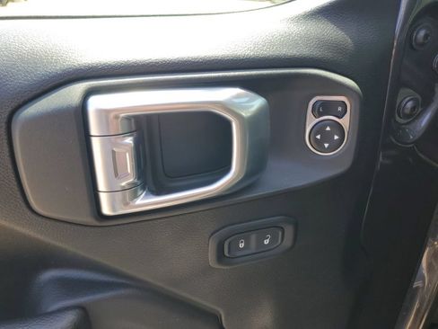 Used 2024 Jeep Wrangler Unlimited Rubicon 4xe AWD/4WD image 9