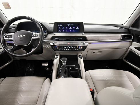 Certified 2022 Kia Telluride SX w/ SX Prestige Package image 3