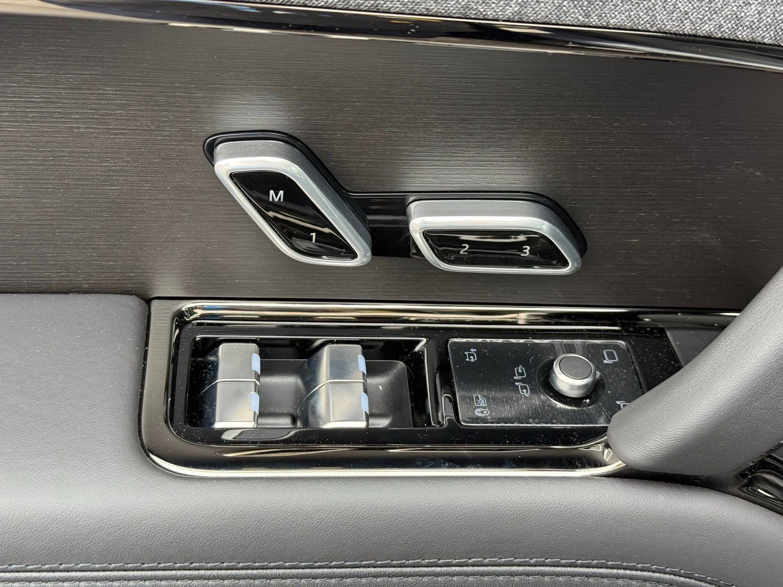 New 2026 Land Rover Range Rover Sport SE AWD/4WD image 15