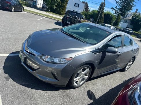 Used 2018 Chevrolet Volt LT FWD image 1