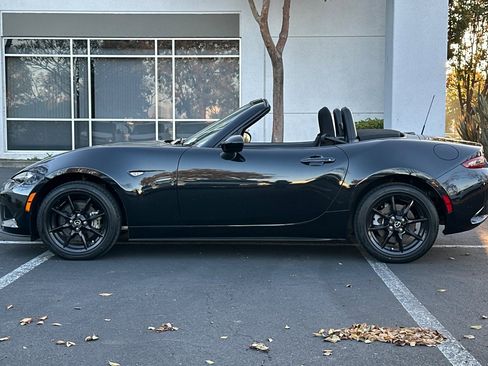 Used 2022 MAZDA MX-5 Miata Sport image 6