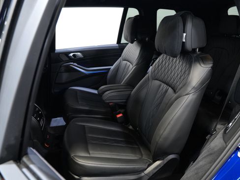 Used 2025 BMW X7 M60i AWD/4WD image 36
