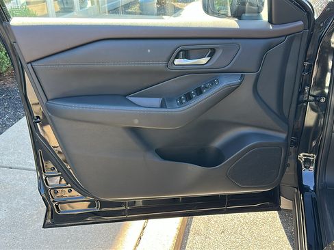 Certified 2023 Nissan Rogue SV AWD/4WD image 13