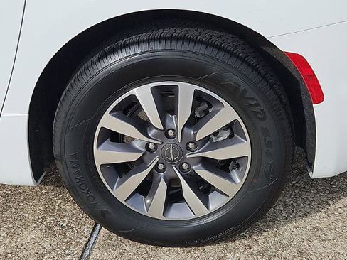 Used 2024 Chrysler Pacifica Limited FWD image 29