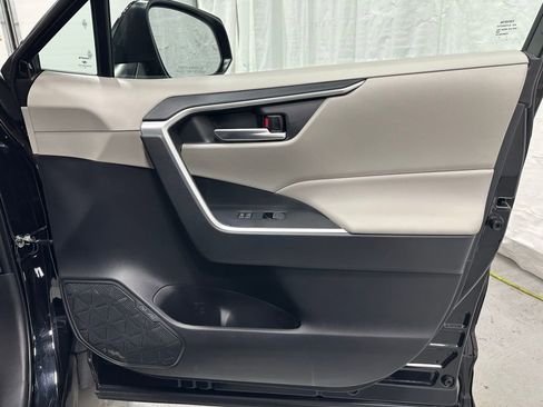 Used 2025 Toyota RAV4 XLE image 55