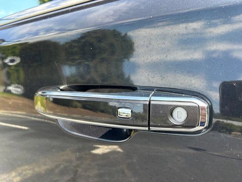 Used 2020 GMC Yukon Denali w/ Denali Premium Package RWD image 24