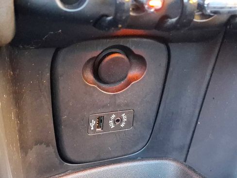 Used 2015 MINI Cooper 4-Door Hardtop image 21