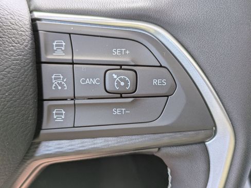 New 2025 Jeep Grand Cherokee Laredo X w/ Luxury Tech Group I image 16