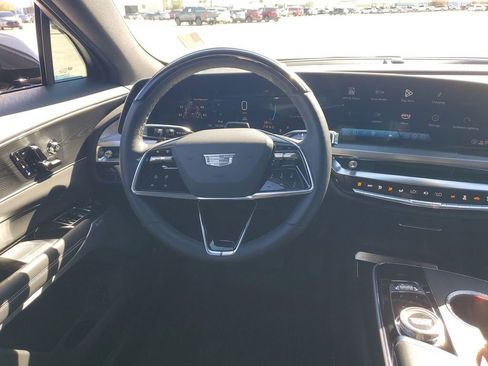 Used 2025 Cadillac Lyriq Luxury image 15